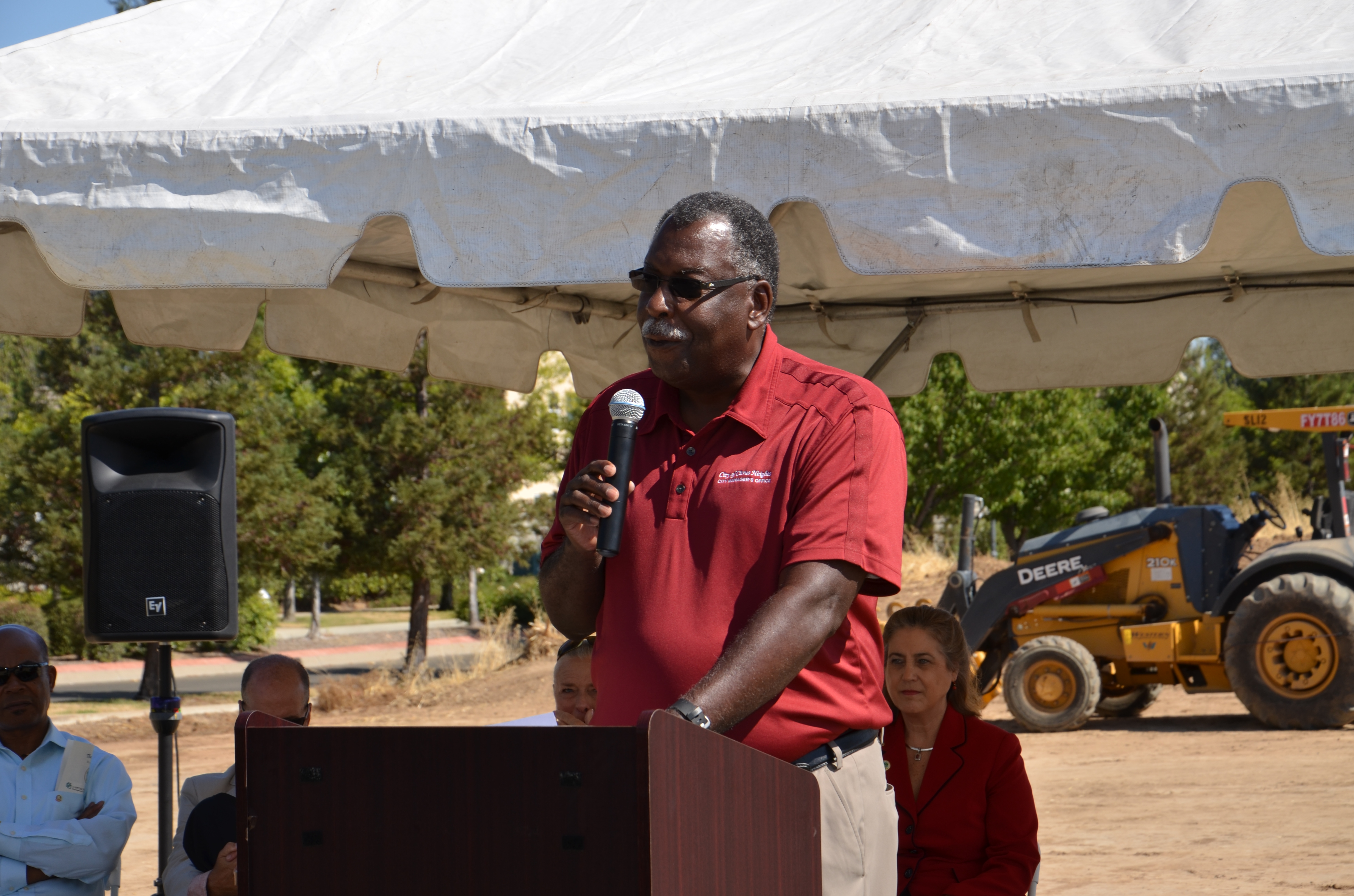 City Manager, Henry Tingle addresses the crowd